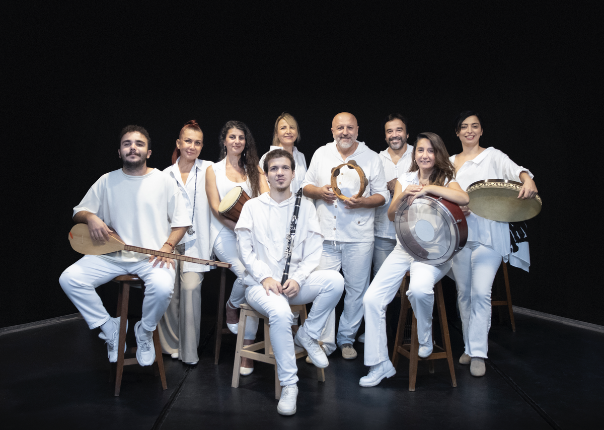 Kardeş Türküler, 'Kıyıda' gösterisiyle sahnede